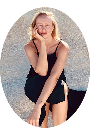 raphaela-simone-portrait-01-300x450px